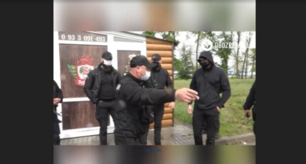 "Титушки", взрывы и депутатская "крыша": как рейдерили рынок "Столичный" "Титушки", взрывы и депутатская "крыша": как рейдерили рынок "Столичный"