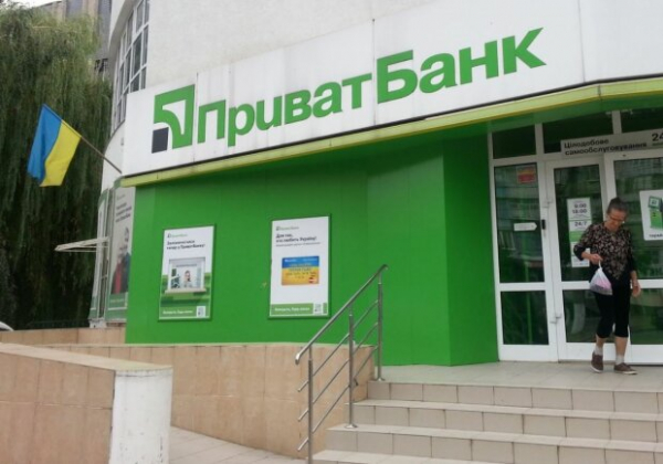 У клиентов "Приватбанка" ночью исчезли деньги со счетов: "Несколько тысяч минус"