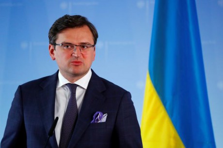 Украина держит минский процесс на "аппарате ИВЛ", - Кулеба