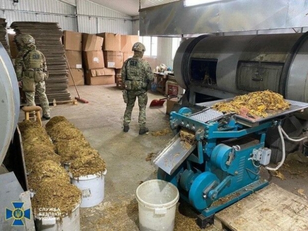 В Украине контрабандисты подделывали сигареты ВТФ и миро-вых брендов: СБУ изъяла 15 млн пачек В Украине контрабандисты подделывали сигареты ВТФ и миро-вых брендов: СБУ изъяла 15 млн пачек