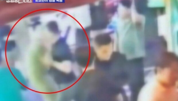 Украинский дипломат устроил пьяный дебош в Южной Корее: досталось барменке и полицейскому Украинский дипломат устроил пьяный дебош в Южной Корее: досталось барменке и полицейскому