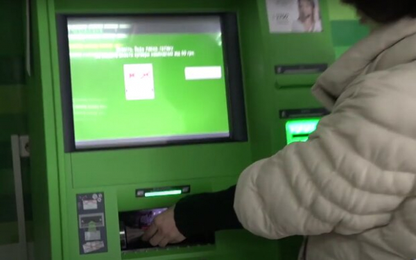 Перевести или снять средства невозможно: ПриватБанк изменил правила пользования своими картами Перевести или снять средства невозможно: ПриватБанк изменил правила пользования своими картами