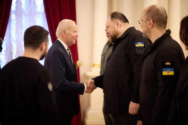 Новая помощь на 500 млн, танки и мощное оружие: все подробности секретного визита Байдена в Киев
Новая помощь на 500 млн, танки и мощное оружие: все подробности секретного визита Байдена в Киев