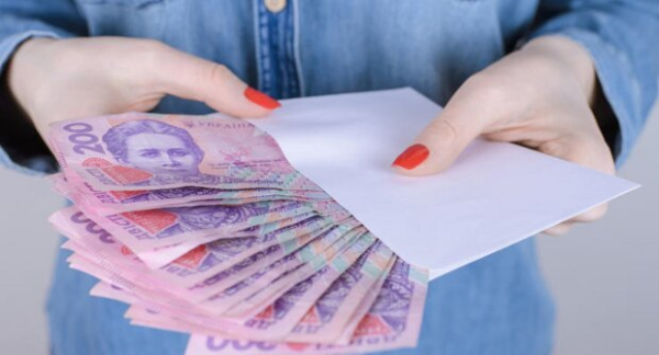 Больше не будут ходить в нищете: некоторым украинцам увеличат зарплаты Больше не будут ходить в нищете: некоторым украинцам увеличат зарплаты