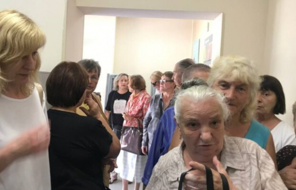 Украинцам разрешили стать пенсионерами на 10 лет раньше: как проверить, кого это касается