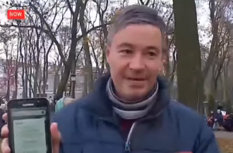 "Номера светятся - можно проверить через Bluetooth": противник вакцинации выдал нелепый фейк
"Номера светятся - можно проверить через Bluetooth": противник вакцинации выдал нелепый фейк