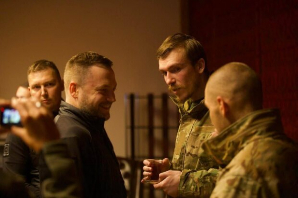 Украина вернула защитников "Азовстали" Паламара, Волынского и Прокопенко из российского плена Украина вернула защитников "Азовстали" Паламара, Волынского и Прокопенко из российского плена