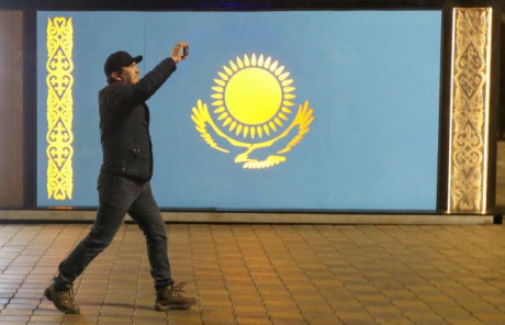 Украинцев призвали воздержаться от поездок в Казахстан на период чрезвычайного положения