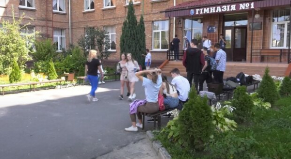 Главное за воскресенье: унижение от коллеги Булитко, пополнение в королевской семье, Зеленский на шашлыках и нововведение "Новой почты"