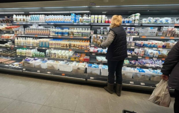 Каша теперь только на воде: в Украине резко взлетели цены на молоко, сметану и творог Каша теперь только на воде: в Украине резко взлетели цены на молоко, сметану и творог