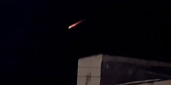 Метеорит появился в небе над Землей и взорвался над головами людей: о пострадавших не сообщается
