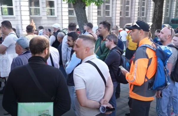 Главные новости за 12 июля: ТЦК больше не будут подписывать повестки, пока тарифы растут, как и курс гривны