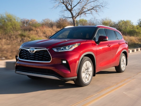 
Внедорожник Toyota Prado переедет на платформу Camry
 