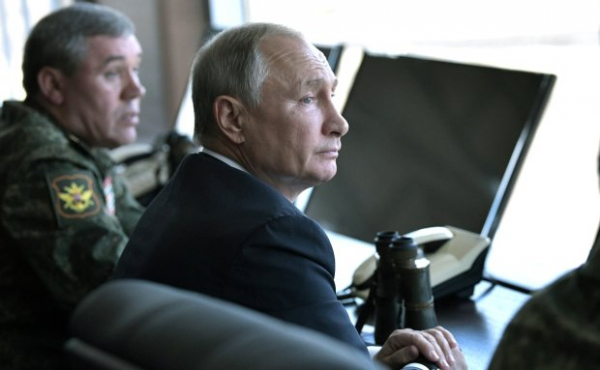 Российская власть начала постепенно разваливаться, пока диктатор играет в великого "завоевателя": "путин будет воевать, пока жив" Российская власть начала постепенно разваливаться, пока диктатор играет в великого "завоевателя": "путин будет воевать, пока жив"