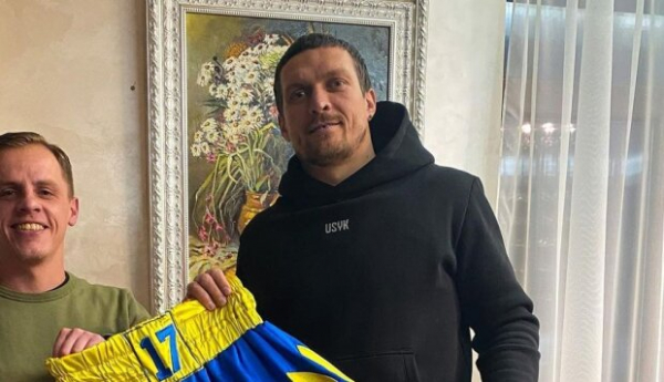 Александра Усика подрезали на дороге и вышли разбираться, не знав, кто за рулем: "Мне уже смешно..." Александра Усика подрезали на дороге и вышли разбираться, не знав, кто за рулем: "Мне уже смешно..."