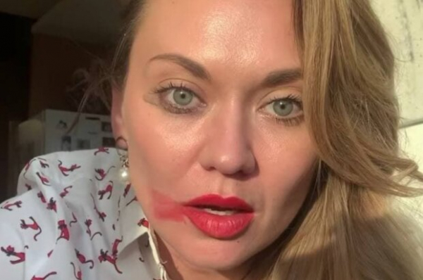Пышная красотка Анна Саливанчук в одних трусиках решила немного порезвиться: "Очищение..." Пышная красотка Анна Саливанчук в одних трусиках решила немного порезвиться: "Очищение..."