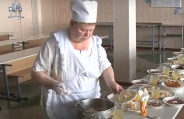 Школьники обречены на полезную пищу: готов запрет на газировку, колбасу и полуфабрикаты Школьники обречены на полезную пищу: готов запрет на газировку, колбасу и полуфабрикаты