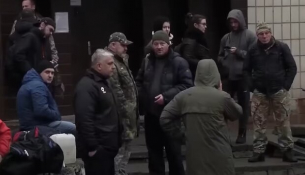 Юрист объяснил, почему можно не бояться повестки из-за реестра военнообязанных: "Дію" можно скачивать заново