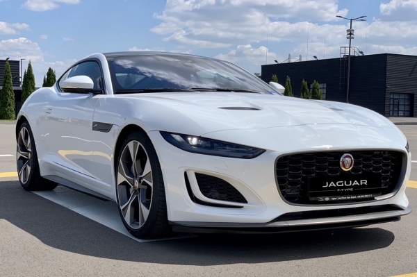 
Катя Осадчая снялась в видео с Jaguar F-Type
 