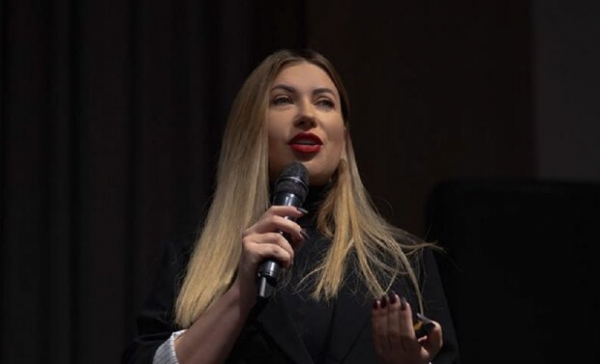 Жена Анатолия Анатолича Юла крестила "котика", а это показали по телевизору: "Пусть крепнет" Жена Анатолия Анатолича Юла крестила "котика", а это показали по телевизору: "Пусть крепнет"