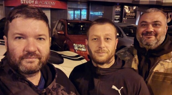 "Сиди ровно, не рыпайся": активисты ищут "решалу" ряженых вымогателей Карэна Мелькулова, который работает на россию