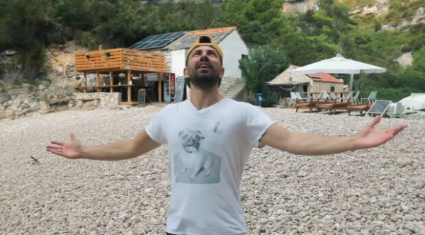 Андрей Бедняков из "Орел и Решка" стал Джейсоном Стейтемом для фото на паспорт: "Снял шапку" Андрей Бедняков из "Орел и Решка" стал Джейсоном Стейтемом для фото на паспорт: "Снял шапку"