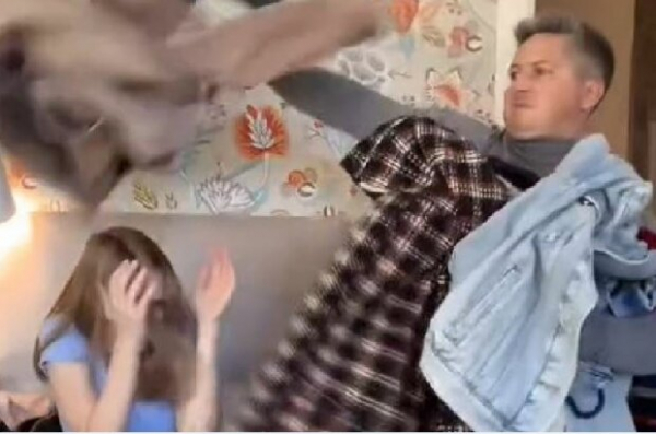 Дочь Александра Педана закатила папе истерику из-за "нечего надеть", и это при полном гардеробе: "19 прикольных и 5 домашних" Дочь Александра Педана закатила папе истерику из-за "нечего надеть", и это при полном гардеробе: "19 прикольных и 5 домашних"