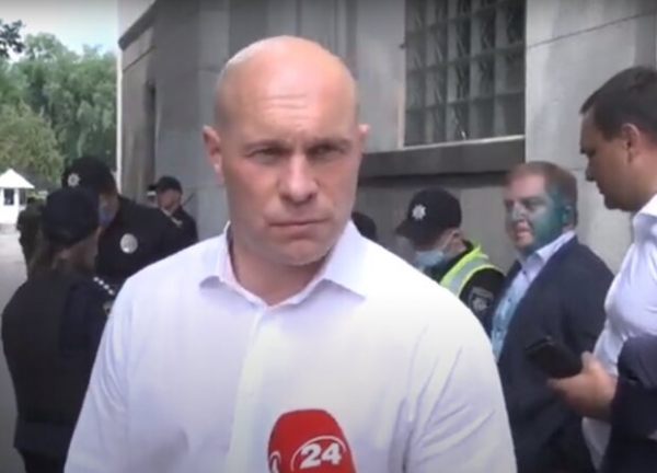 "Мыть руки после туалета", - Кива обвинил журналистку в заигрывании "Мыть руки после туалета", - Кива обвинил журналистку в заигрывании