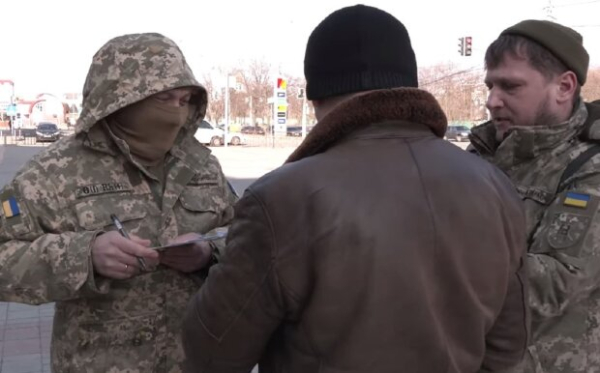 После повестки не обязательно сразу воевать: украинцам рассказали про нюанс в ТЦК После повестки не обязательно сразу воевать: украинцам рассказали про нюанс в ТЦК