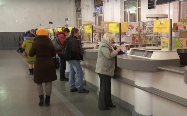Если не нравится ни Приват, ни Ощад: как получить пенсию наличными через Укрпочту