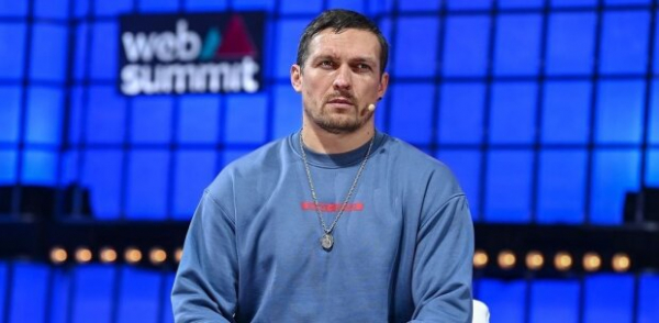 Александр Усик встретился с Зеленским и Андреем Шевченко: "Врачи оперируют с фонариками" Александр Усик встретился с Зеленским и Андреем Шевченко: "Врачи оперируют с фонариками"