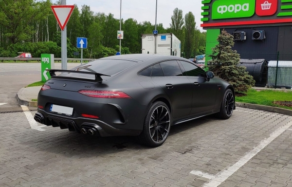 
В Украине засняли шикарный и сверхмощный Mercedes за 6 млн
 