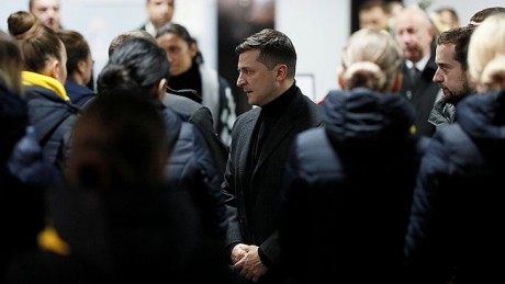 Зеленский: Демарш КСУ - это публичное проявление заговора старых элит против Президента и страны Зеленский: Демарш КСУ - это публичное проявление заговора старых элит против Президента и страны
