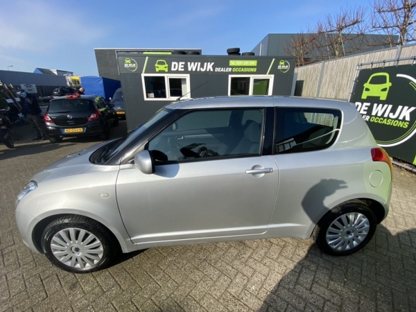 Новый Suzuki Swift за 7000 евро привлёк внимание автоэкспертов
Новый Suzuki Swift за 7000 евро привлёк внимание автоэкспертов