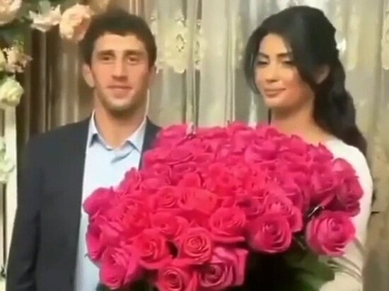 Чемпион мира по вольной борьбе Сидаков за волосы выволок невесту со свадьбы, гости поделились впечатлениями Чемпион мира по вольной борьбе Сидаков за волосы выволок невесту со свадьбы, гости поделились впечатлениями