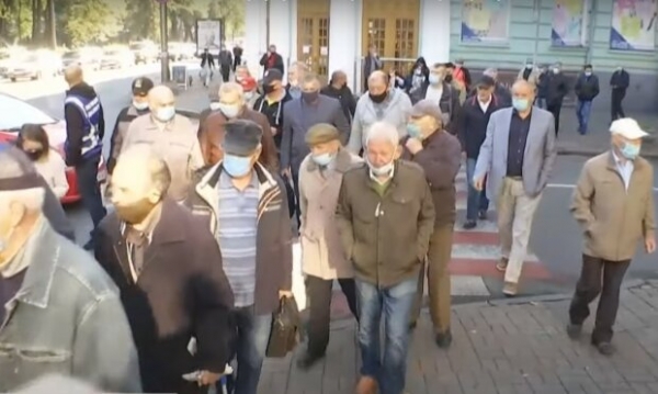 Украинцам изменили условия выплат и доставки пенсий: как теперь получать "кровные" Украинцам изменили условия выплат и доставки пенсий: как теперь получать "кровные"