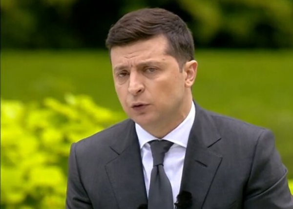 Зеленский пожаловался, что к нему на работу попадают только люди Ахметова, Коломойского и Медведчука