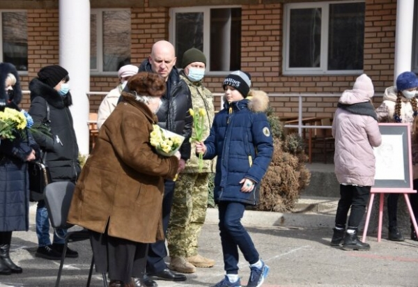 Герои не умирают: у Краматорске почтили память погибшего молодого добровольца Герои не умирают: у Краматорске почтили память погибшего молодого добровольца