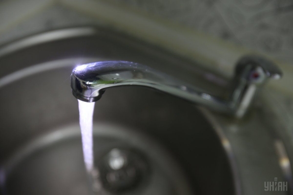 В Киеве возможны перебои с водоснабжением: кому стоит запастись водой
В Киеве возможны перебои с водоснабжением: кому стоит запастись водой