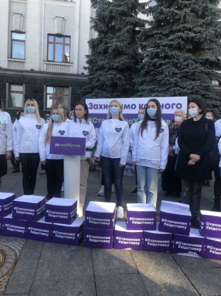 Партия Игоря Палицы передала Президенту пол миллиона подписей за отставку Степанова Партия Игоря Палицы передала Президенту пол миллиона подписей за отставку Степанова