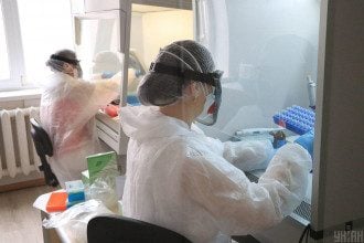 Волна COVID-19 и более 20 тысяч заражений: ученые сделали прогноз о ситуации в Украине
Волна COVID-19 и более 20 тысяч заражений: ученые сделали прогноз о ситуации в Украине