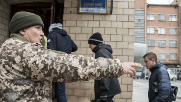 Бурные 90-е возвращаются: капитан ВСУ рассказал, как работники ТЦК нарушают законы Бурные 90-е возвращаются: капитан ВСУ рассказал, как работники ТЦК нарушают законы