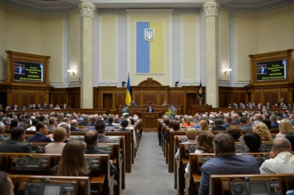 "Слуги народа" хотят больше штрафов: внесен законопроект об увеличении пени за долги по коммуналке