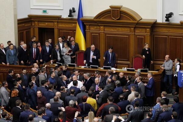 Убрать "царьков" и конкурентов: что "Слуга народа" задумала с местными выборами
Убрать "царьков" и конкурентов: что "Слуга народа" задумала с местными выборами