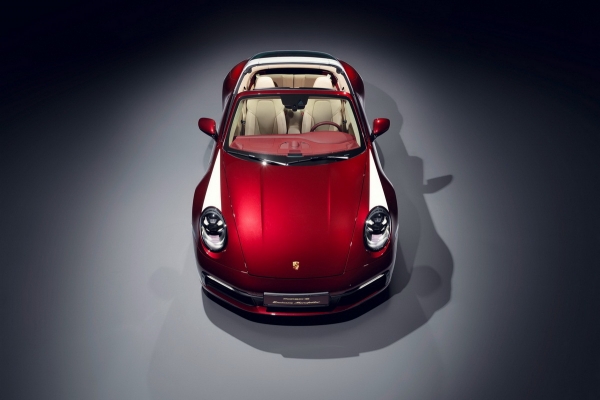 Вишенка на торте: Porsche выпустил ретро-версию 911 Targa 4S
Вишенка на торте: Porsche выпустил ретро-версию 911 Targa 4S