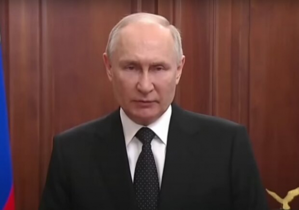 Вокруг владимира путина начались споры и он вынужден идти на уступки: "Мы понимаем, что там происходит" Вокруг владимира путина начались споры и он вынужден идти на уступки: "Мы понимаем, что там происходит"