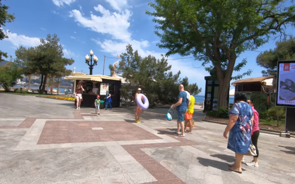 В Крыму открыли курортный сезон: оккупанты показали "переполненные" пляжи. Видео
В Крыму открыли курортный сезон: оккупанты показали "переполненные" пляжи. Видео