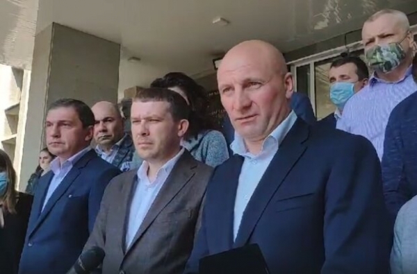 Обозвал бандитом - Зеленский встретится с мэром Черкасс в суде Обозвал бандитом - Зеленский встретится с мэром Черкасс в суде