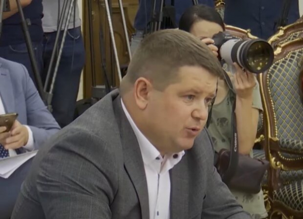 Отдал 10% из награбленного и сбежал заграницу: скандального эксдиректора лесхоза Харьковщины объявили в международный розыск Отдал 10% из награбленного и сбежал заграницу: скандального эксдиректора лесхоза Харьковщины объявили в международный розыск