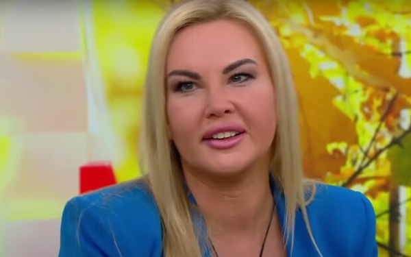 Камалия предложила устроить жесткий бойкот одной россиянке: "Забросали яйцами" Камалия предложила устроить жесткий бойкот одной россиянке: "Забросали яйцами"
